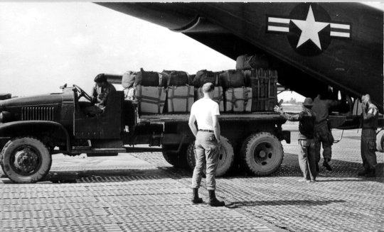 payette-40-Loading-up-CanTho-Air field-1965-540x327
